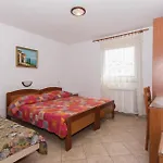2 Bedroom Cozy In Pula