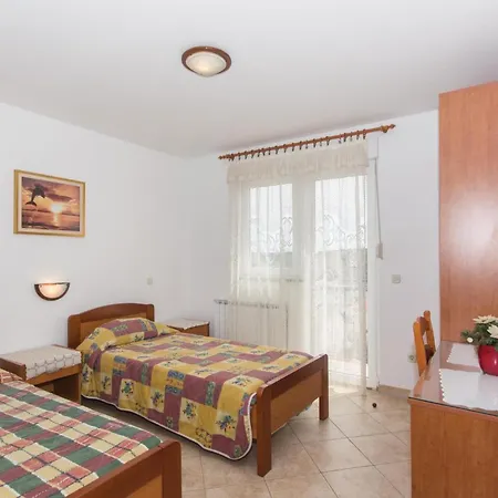 Awesome Apartment In Pula With House Sea View شقة