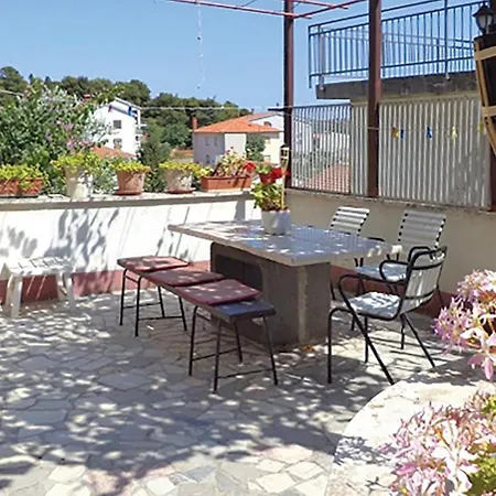 Awesome Apartment In Pula With House Sea View شقة
