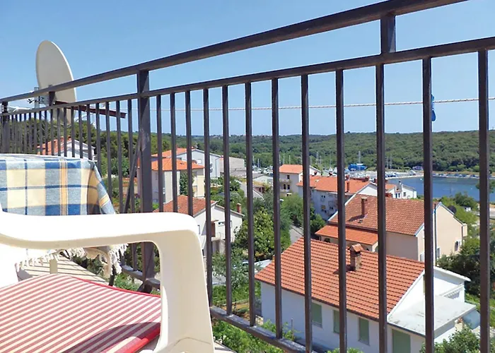 Apartment 2 Bedroom Cozy In Pula