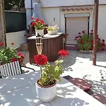 2 Bedroom Cozy In Apartment