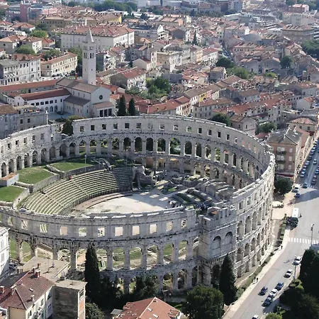 דירה 2 Bedroom Cozy In *