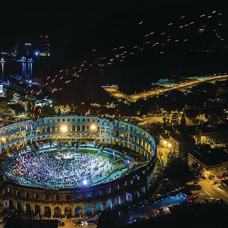 דירה 2 Bedroom Cozy In