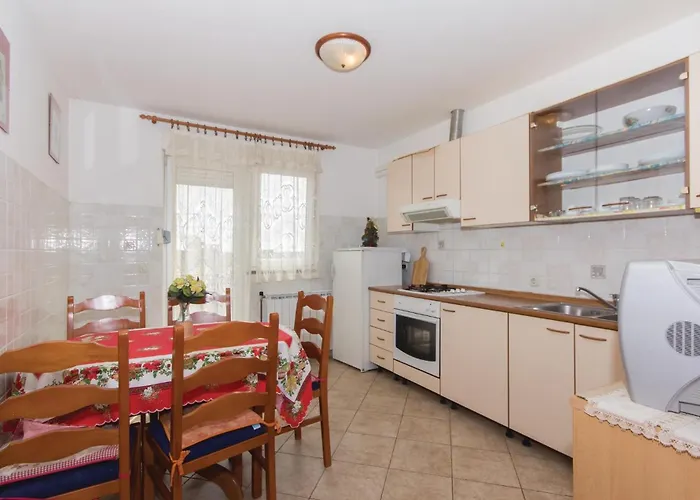 公寓 2 Bedroom Cozy In