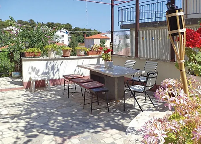 2 Bedroom Cozy In Apartament