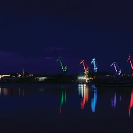 2 Bedroom Cozy In Apartment Pula