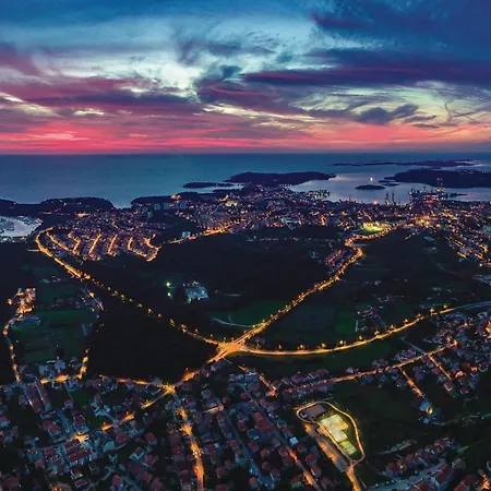 Apartment 2 Bedroom Cozy In Pula