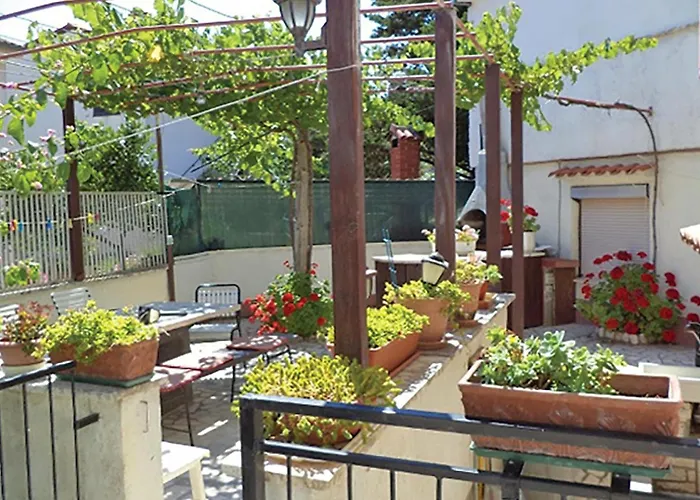 2 Bedroom Cozy In Pula